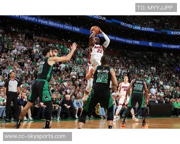 巴特勒半场表现抢眼17分钟内贡献12分2板3助2断展现强大杀伤力 巴特勒半场表现抢眼17分钟内贡献12分2板3助2断展现强大杀伤力