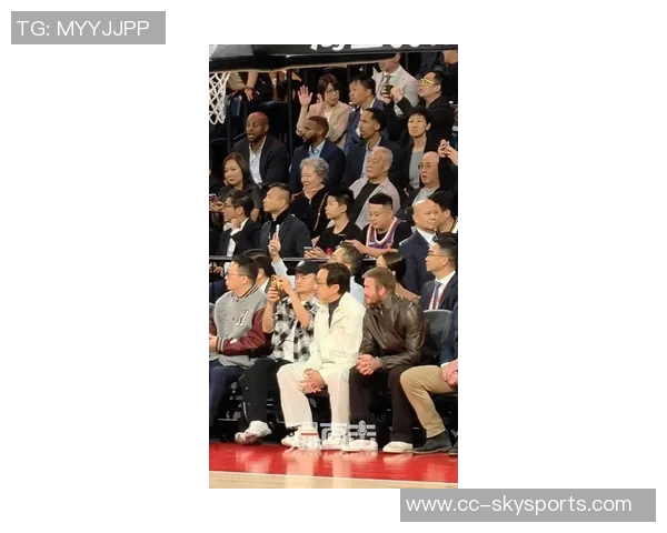 马云成龙贝克汉姆同框共赏NBA中国赛精彩瞬间 马云成龙贝克汉姆同框共赏NBA中国赛精彩瞬间