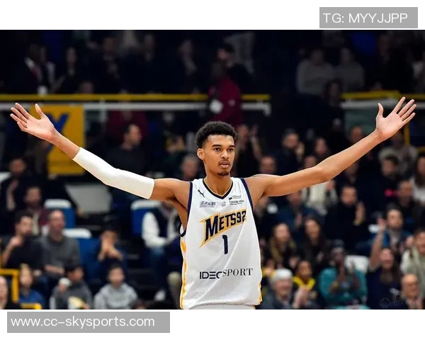 博班自曝身高2米24却仍需仰望文班亚马名记透露其身高接近2米31 博班自曝身高2米24却仍需仰望文班亚马名记透露其身高接近2米31