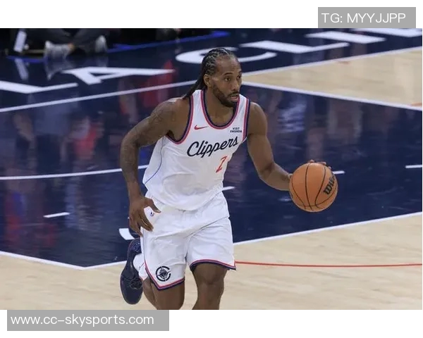 小卡季前赛首次下半场亮相表现平平拿到15分2板2助1帽展现潜力 小卡季前赛首次下半场亮相表现平平拿到15分2板2助1帽展现潜力