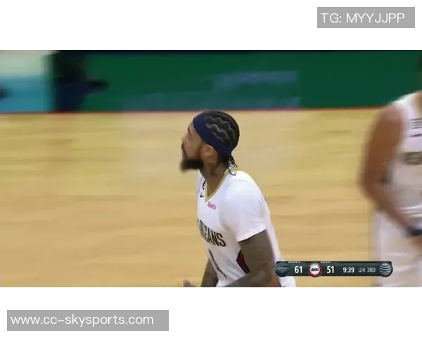 火箭客战鹈鹕登机照曝光KD羽绒服气质出众电风扇随队征战 火箭客战鹈鹕登机照曝光KD羽绒服气质出众电风扇随队征战