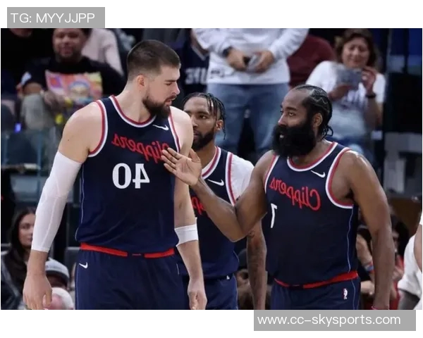 快船国王对决首发阵容揭晓哈登小卡祖巴茨携手出战 快船国王对决首发阵容揭晓哈登小卡祖巴茨携手出战