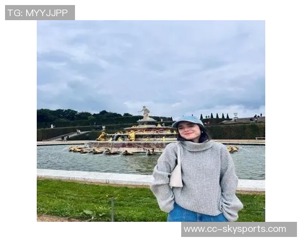 女友社媒分享与内维斯迪士尼乐园甜蜜游玩瞬间引发热议