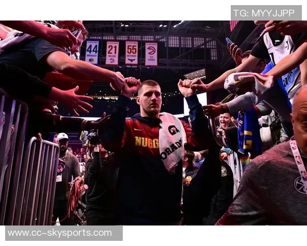 约基奇背靠背两场仅得9篮板却展现出准三双实力引发球迷热议 约基奇背靠背两场仅得9篮板却展现出准三双实力引发球迷热议