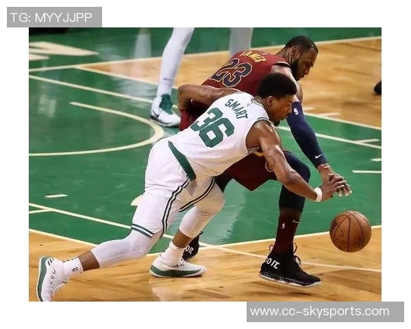 斯玛特谈最后一球争议称乔治试图造犯规裁判选择不吹哨 斯玛特谈最后一球争议称乔治试图造犯规裁判选择不吹哨